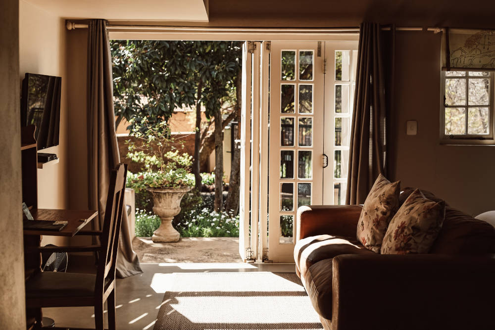 Pierneef's Kraal Country Lodge Pretoria - Interior view of room 1