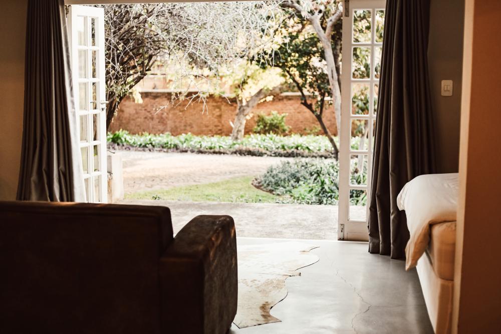 Pierneef's Kraal Country Lodge Pretoria - Interior view of room 2